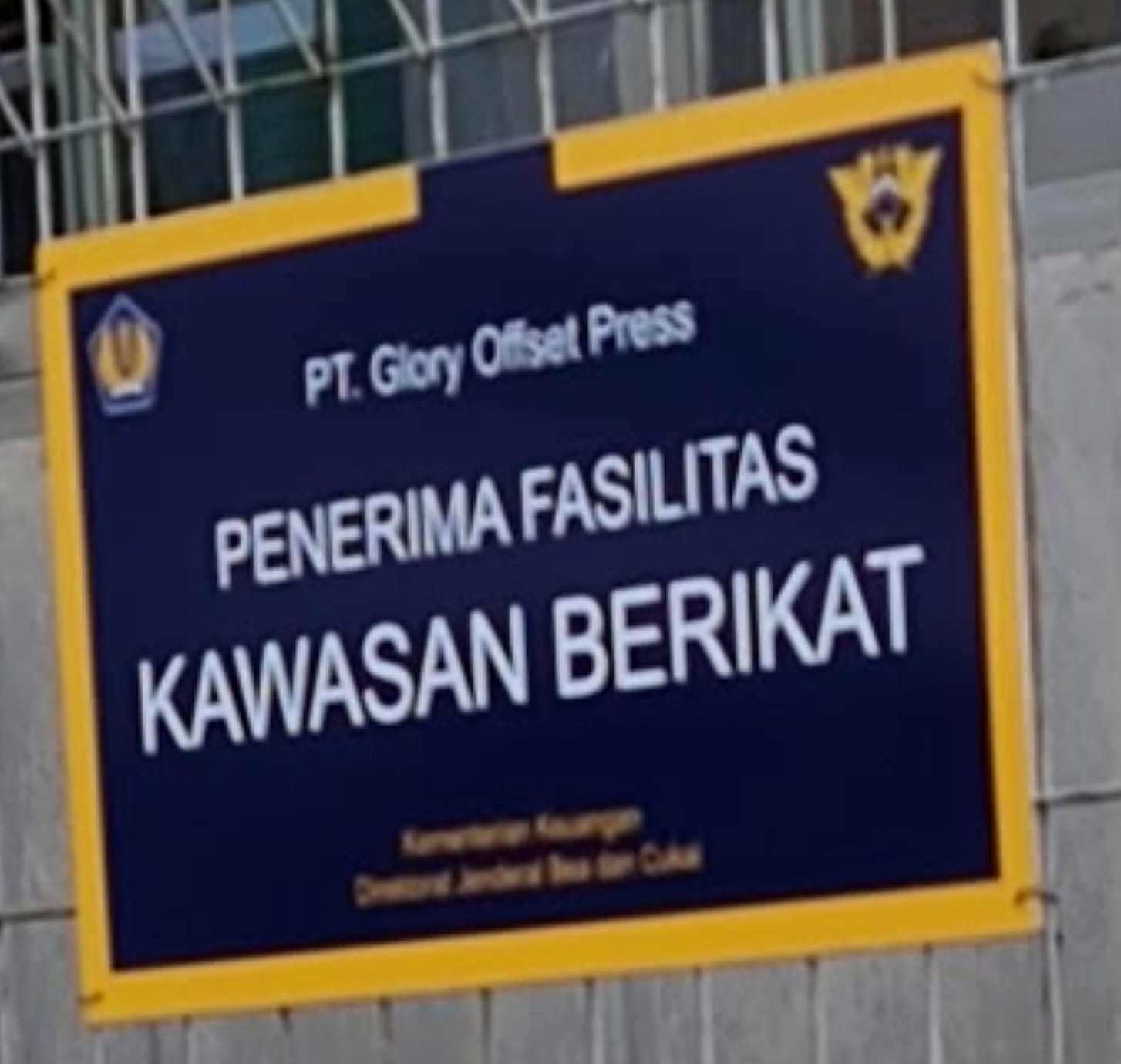 PT Glory Offset Press bonded zone (Kawasan Berikat) certification signage from the Indonesian Directorate General of Customs and Excise